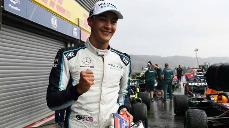 George Russell termine cinquième au Grand Prix de Formule 1 après un départ difficile.