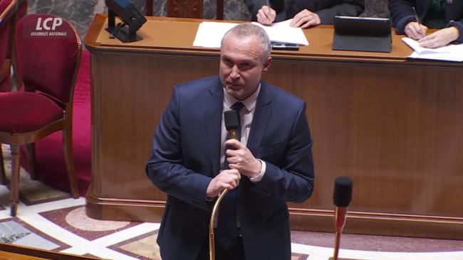 Le ministre des Relations avec le Parlement annule une réception sur l’aide à mourir en France.