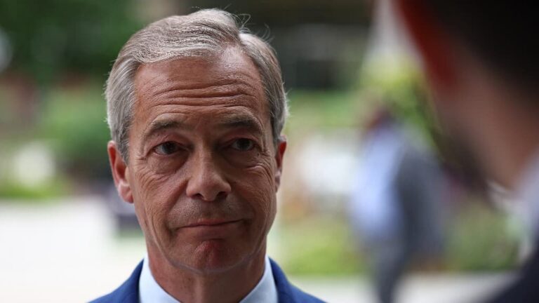 Nigel Farage critiqué pour un salaire de 26.120 euros de l’heure en tant qu’ambassadeur d’un négociant en or.