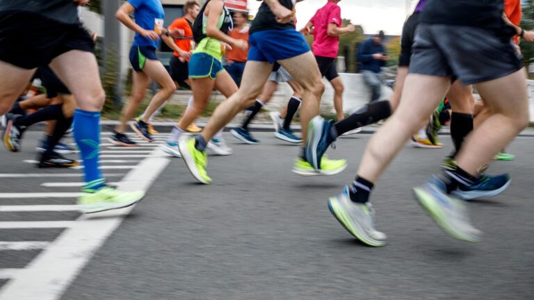 Vol de ravitaillement et disqualifications surprenantes lors d’un marathon en Chine