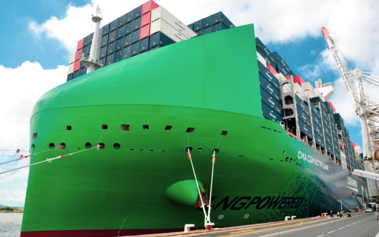 Inauguration du porte-conteneurs CMA CGM Notre Dame au Havre, un nouvel atout pour le transport maritime.