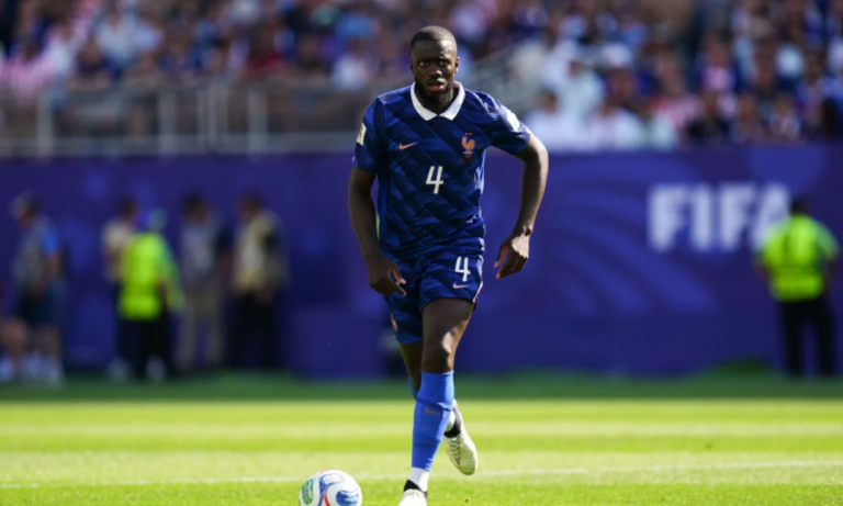 Les notes des Bleus : Upamecano dominant, Barcola face à des difficultés contre le Paraguay.