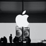 Apple introduit un micro au Genius Bar après le scandale lié à Siri.