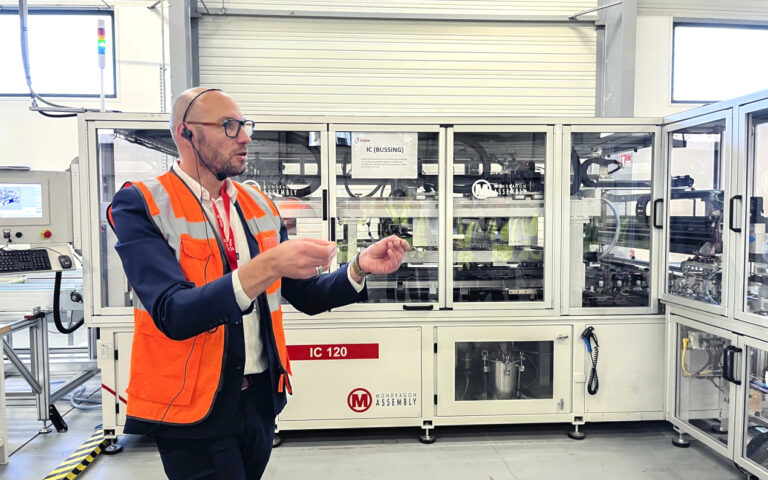 Reden ferme son usine de panneaux photovoltaïques en raison de la baisse de la demande.