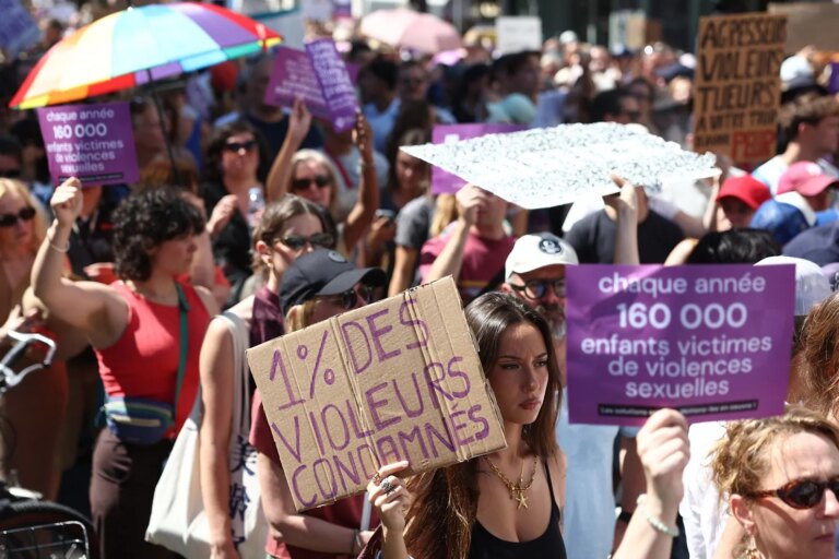 Manifestations en France contre les VSS pour préserver la loi intégrale sur la sécurité.