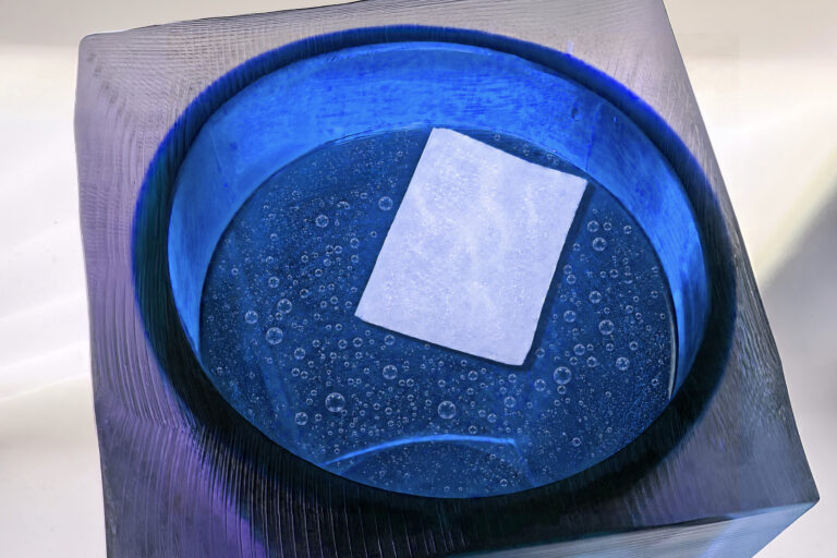 Des ingénieurs du MIT développent un hydrogel plus respirant pour des applications médicales.
