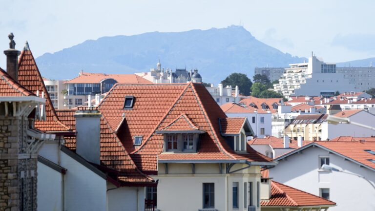 Baisse des prix immobiliers : -10% au Pays Basque et -25% dans les Yvelines.