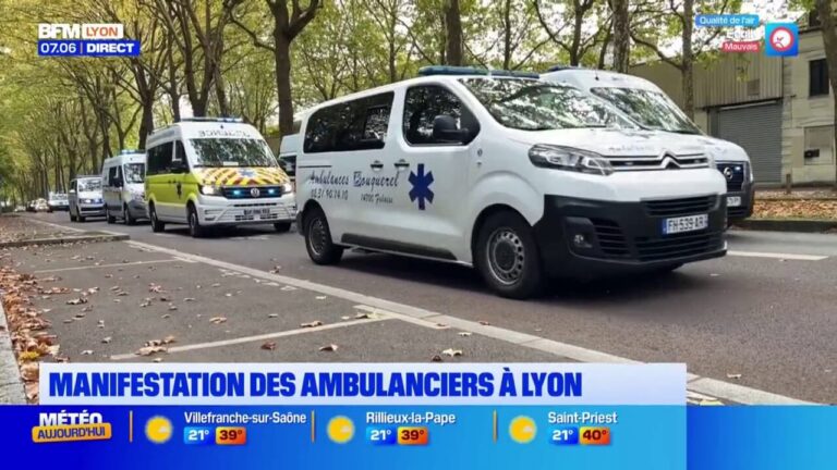 Manifestation des ambulanciers à Lyon pour des conditions de travail améliorées