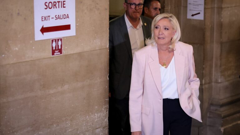 Marine Le Pen éligible en 2027, mais sous bracelet électronique : quelles options s’offrent à elle ?