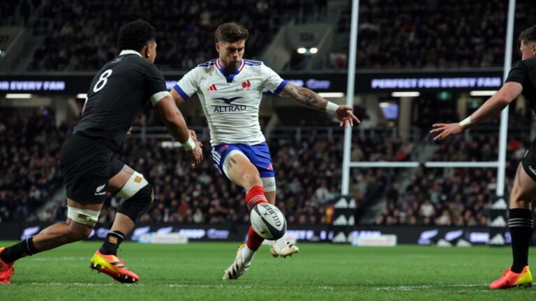 Ntamack ouvre et Jalibert joue arrière dans la composition du XV de France contre l’Australie.