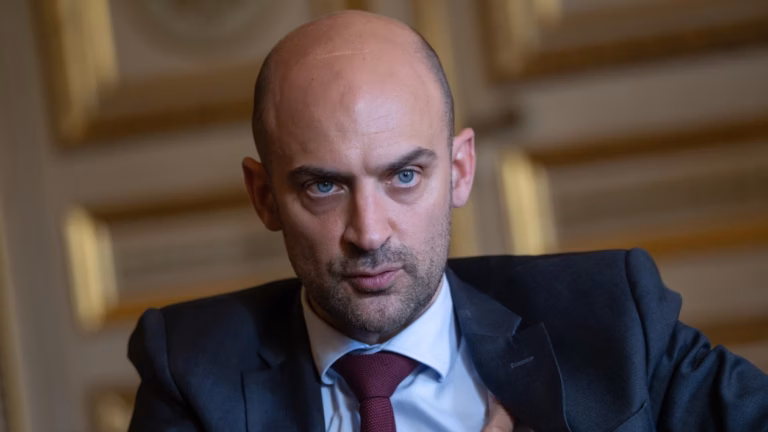 Deux agents de l’ambassade de France à Téhéran détenus par les services de sécurité iraniens
