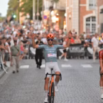 Vauquelin remporte le Critérium de Lisieux devant Veistroffer après le Tour de France.