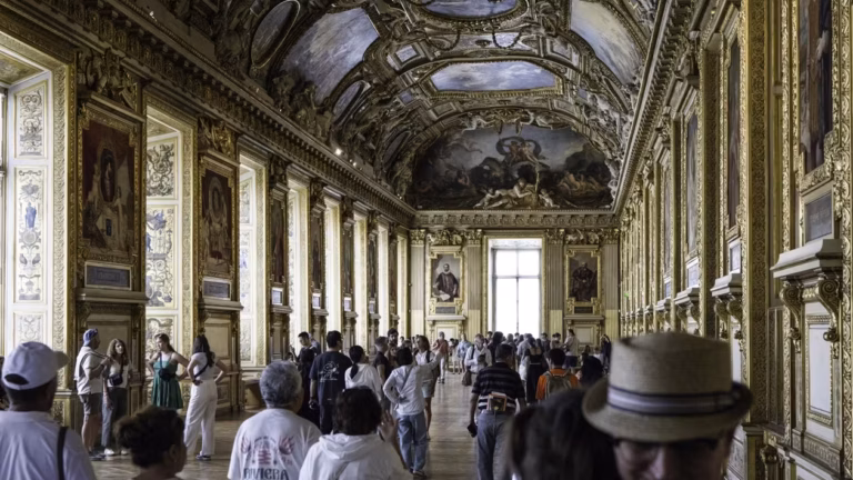 Vols dans les musées : les objets vulnérables doivent être protégés, selon des experts.