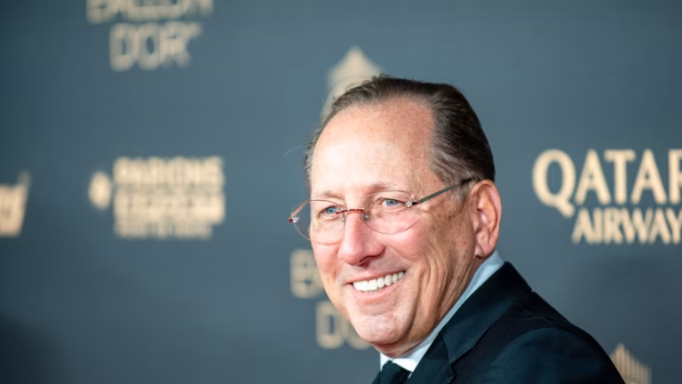 John Textor nomme une nouvelle direction à l’OL et exige plus de 20 millions d’euros.