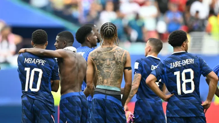 France-Angleterre : Deschamps défend ses choix, Mbappé s’exprime sur la pression.