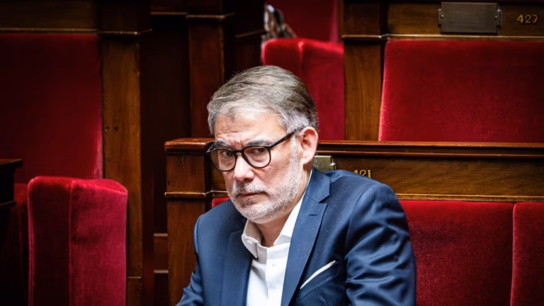 Olivier Faure confirme qu’il ne démissionne pas et s’exprimera sur sa candidature à la primaire du PS.