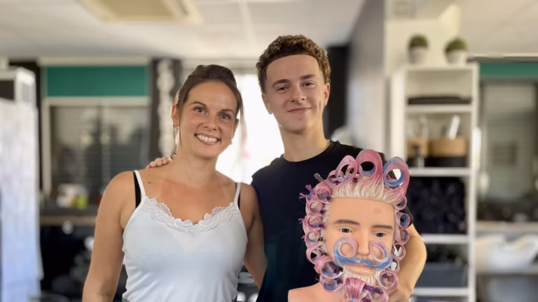 William, 16 ans, nommé meilleur apprenti coiffeur de France pour sa vision esthétique.