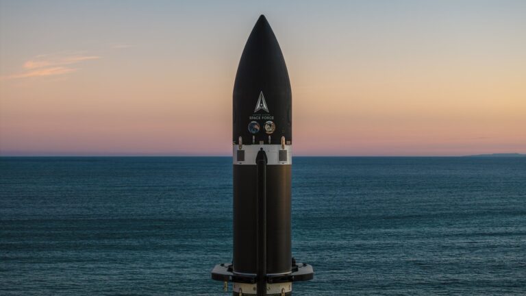 Un vaisseau spatial privé intercepte un autre lors de la mission ‘Victus Haze’ de l’US Space Force.