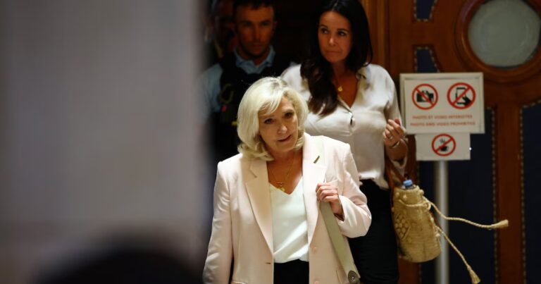 Marine Le Pen annonce sa candidature à la présidentielle dans un contexte politique tendu.