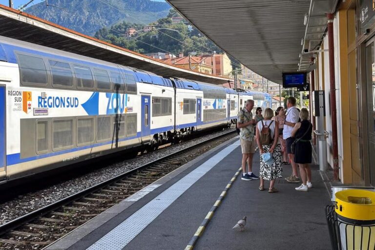 Train bloqué plus de deux heures entre Nice et Monaco, passagers sans climatisation ni lumière.