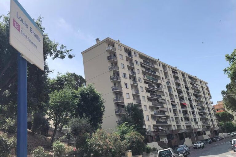 Un adolescent blessé par arme blanche à Nice déféré par les autorités judiciaires.