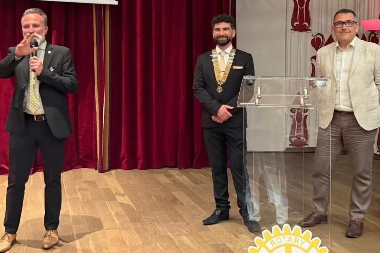 Jean-Christophe Rapuc prend la présidence du Rotary Club de Menton, succédant à Philippe Enée.