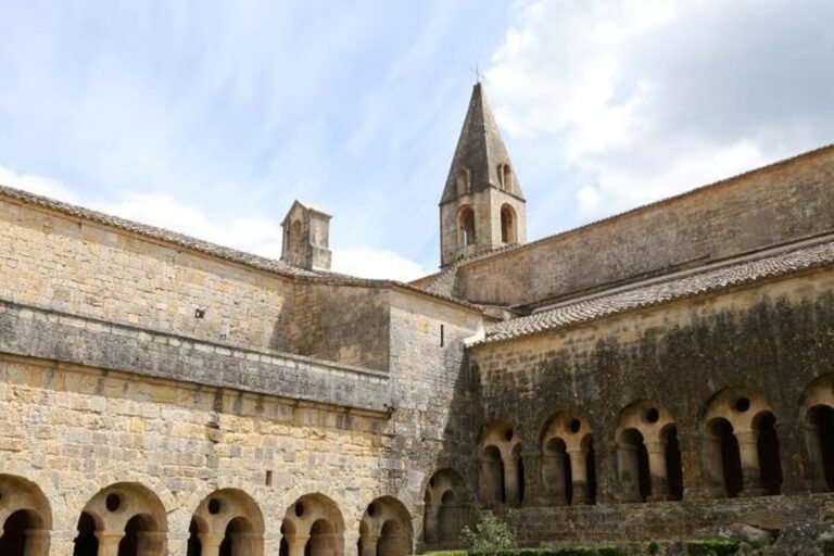 Visite de l’abbaye, baignade dans l’Argens et festival : trois activités au Thoronet