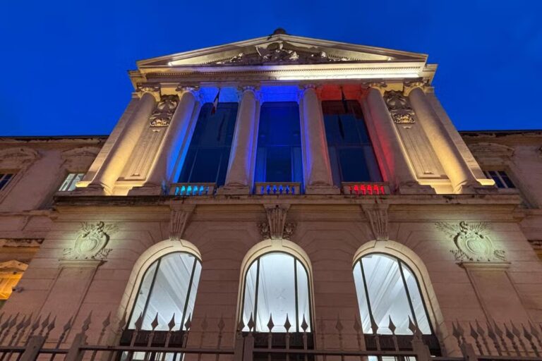 Un violeur en série azuréen retourne en prison après de nouvelles accusations à Nice et Aix.