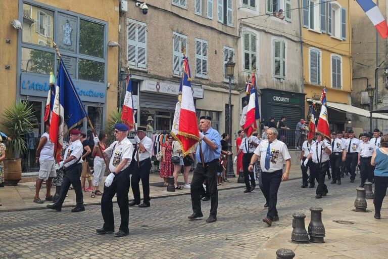Célébration de la Fête nationale : une centaine de personnes se rassemblent à Brignoles.