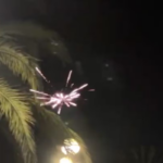 Des feux d’artifice tirés sur la promenade des Anglais après les cérémonies commémoratives.
