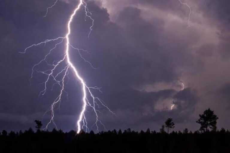Alerte orange canicule maintenue dans le Var, vigilance jaune pour orages prévus.