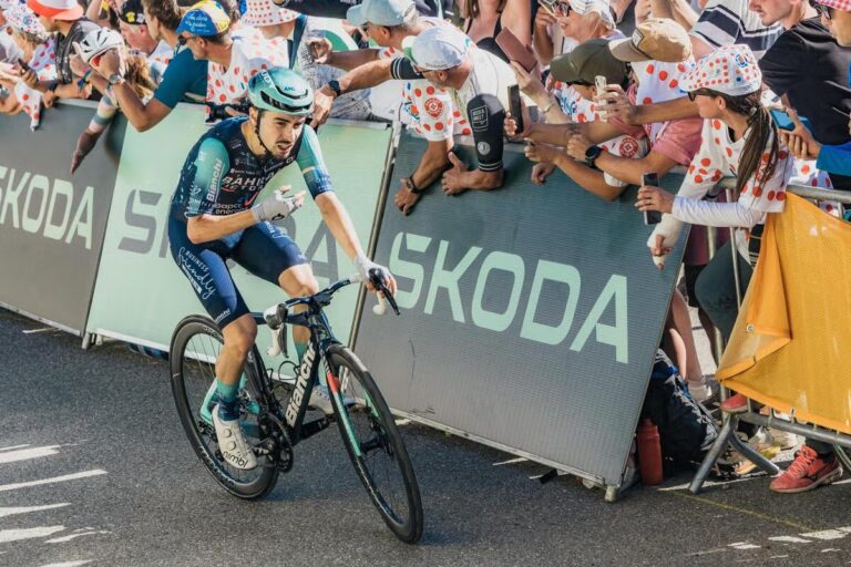 Lenny Martinez vise le top 5 au Tour de France après un engagement total.