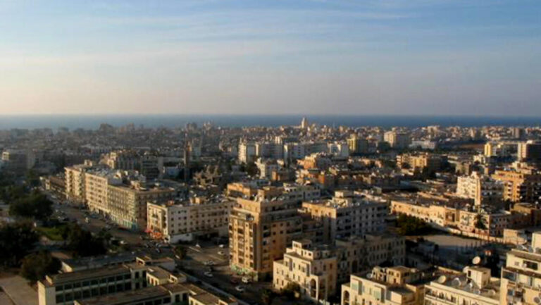 Détentions arbitraires signalées dans les prisons de l’Est libyen sous Haftar.