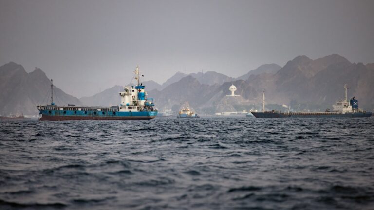 Pétrole en hausse de 4% malgré un trafic bien inférieur à la normale aux États-Unis et en Iran.