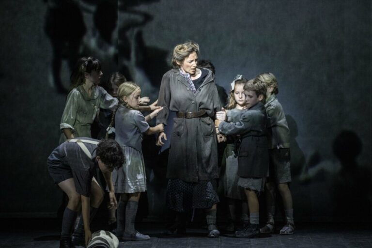 « Festival d’Aix-en-Provence : « La Femme sans ombre » et « Accabadora » surpassent Mozart »