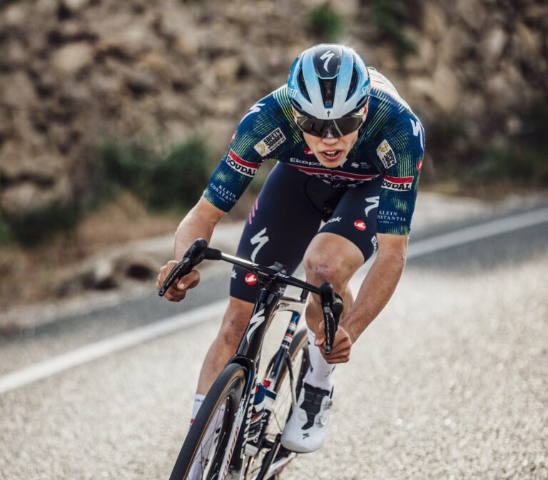 Paul Magnier prolonge son contrat avec Soudal Quick-Step pour renforcer l’équipe cycliste.