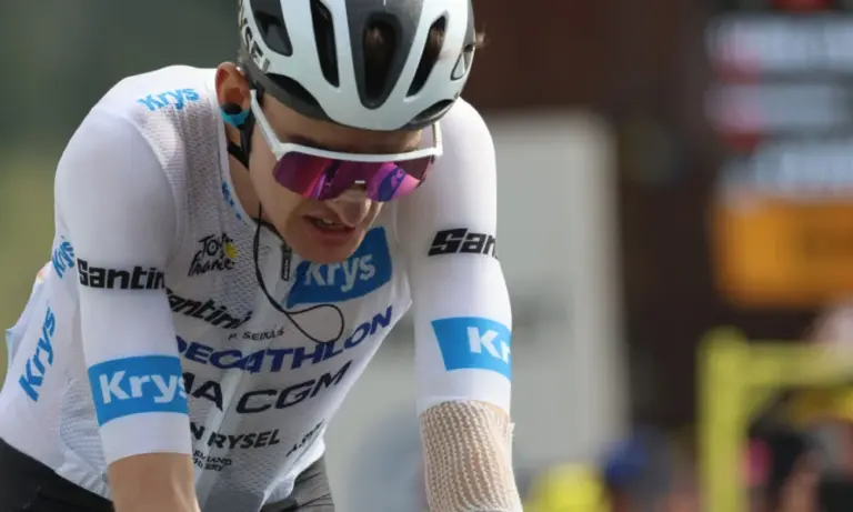 Paul Seixas en quête du maillot blanc : analyse des stratégies françaises lors de la 16e étape du Tour de France.
