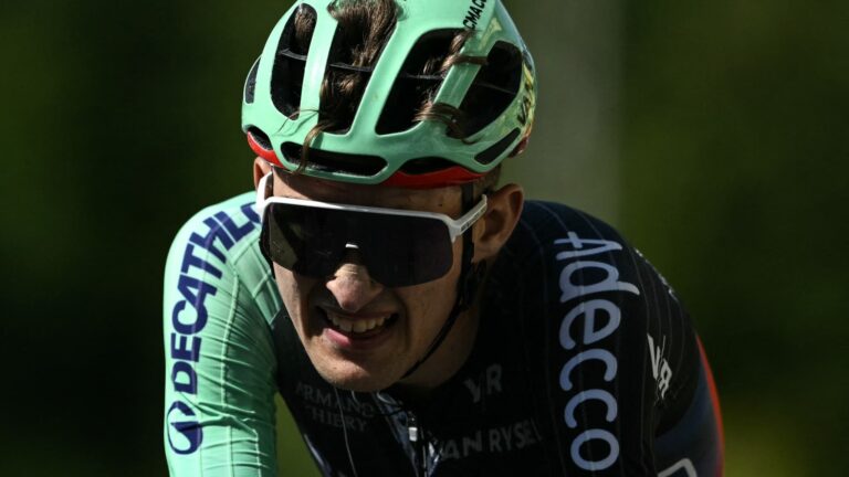 Paul Seixas termine troisième au Lioran et défie les limites du peloton au Tour de France.