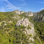Nid d’aigle des Alpes-Maritimes : panorama accessible à 30 minutes du littoral.
