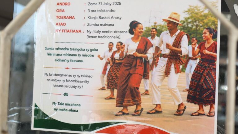 Madagascar impose une tenue traditionnelle aux fonctionnaires lors du premier vendredi obligatoire.