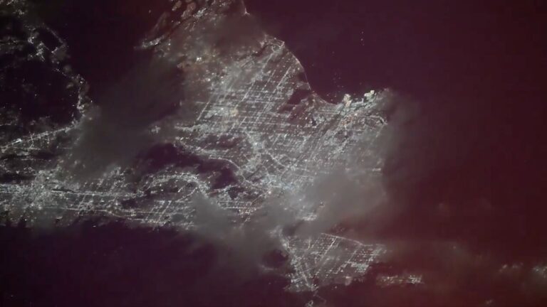 Des astronautes de l’ISS observent les feux d’artifice de Los Angeles pour le 4 juillet.