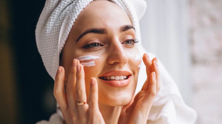 Choisir une crème de visage adaptée à son type de peau : recommandations des dermatologues.
