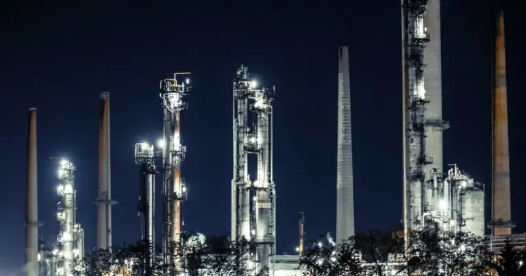 TotalEnergies face à des questions sur la taxation de ses superprofits en France.