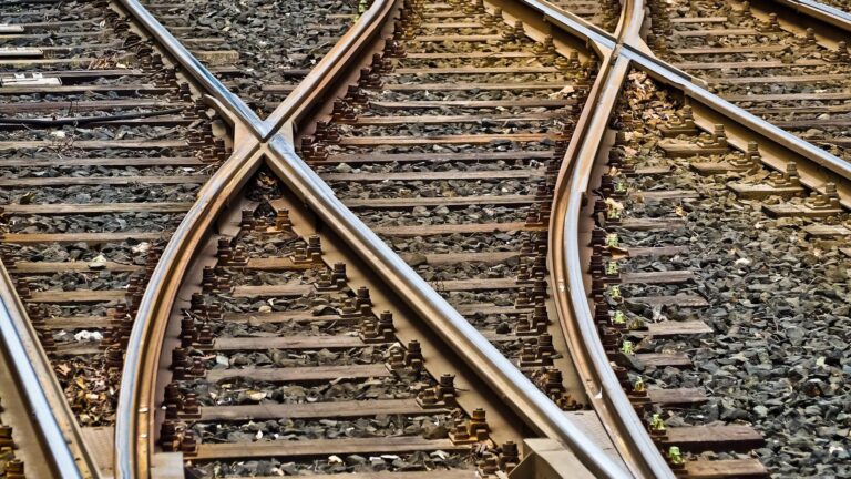 L’argent des autoroutes pour le réseau ferré : la SNCF supporte des coûts croissants.