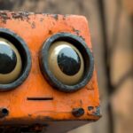Hugging Face souligne que les garde-fous des LLM limitent leur efficacité dans l&rsquo;IA.