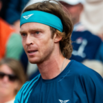 Andrey Rublev remporte un trophée à Bastad après 512 jours sans victoire en ATP.