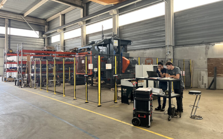 SGM Industry améliore l’électrification de ses machines de découpe de bois en France.
