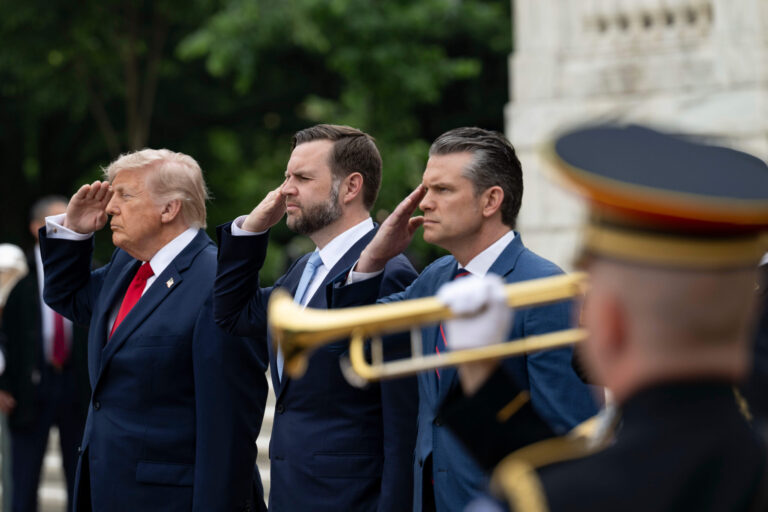 « Le boys band masculiniste de Trump soulève des questions sur la virilité et la politique »