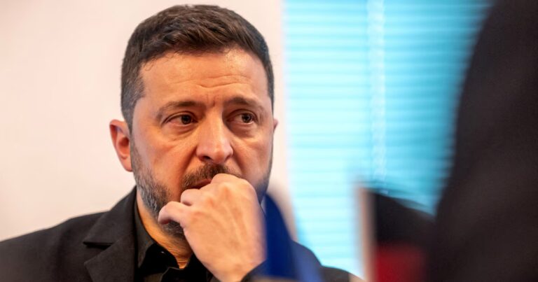 Zelensky annonce un commandement spécial pour des frappes en profondeur contre la Russie.