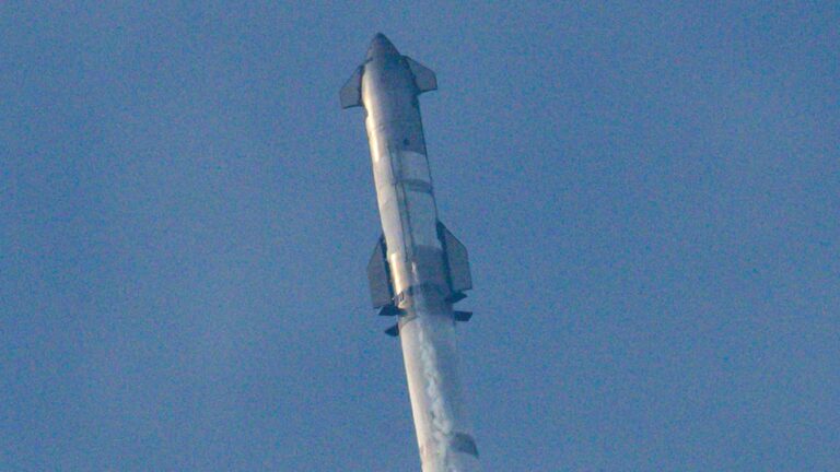 SpaceX annule le 13e vol d’essai de Starship après le retrait de deux moteurs.
